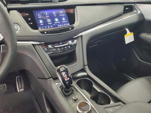 New 2026 Cadillac XT5 Sportv w/ LPO, Onyx Lite Package image 17