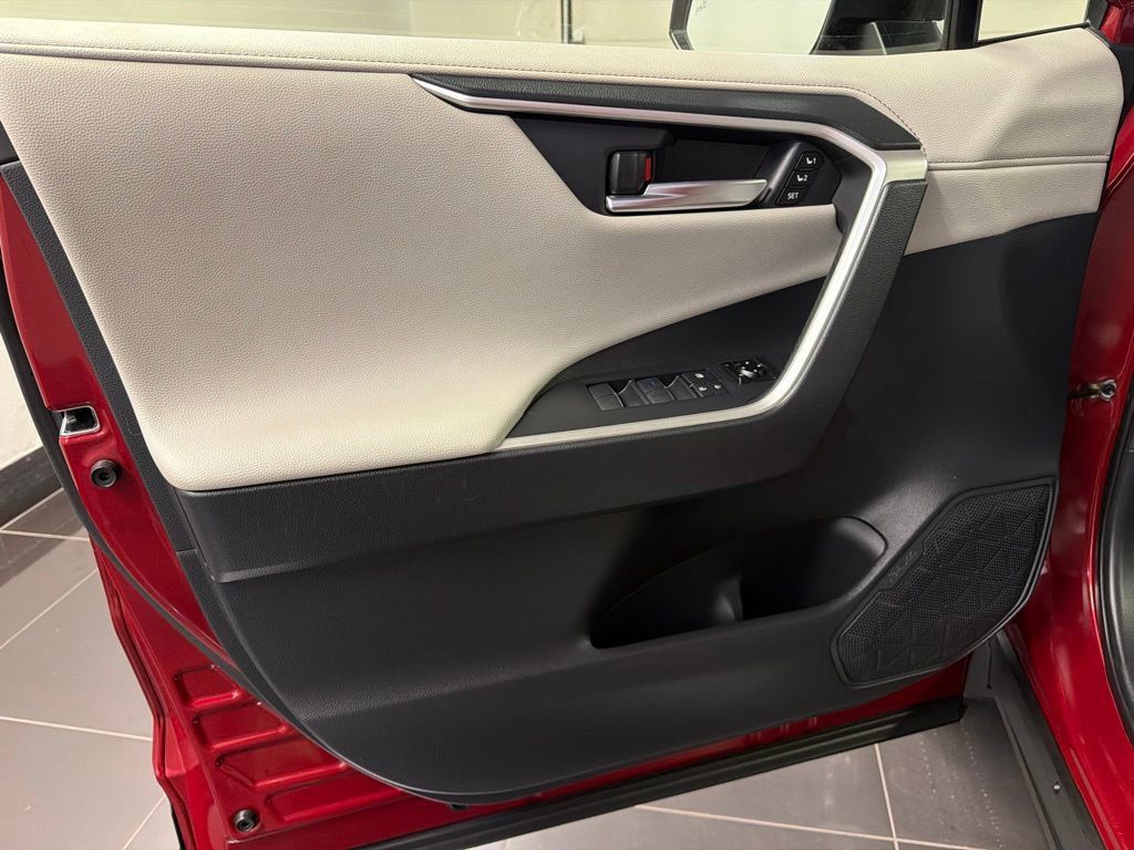 Used 2019 Toyota RAV4 Limited w/ Cold Weather Package AWD/4WD image 30