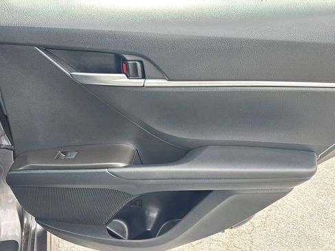 Used 2023 Toyota Camry SE image 16