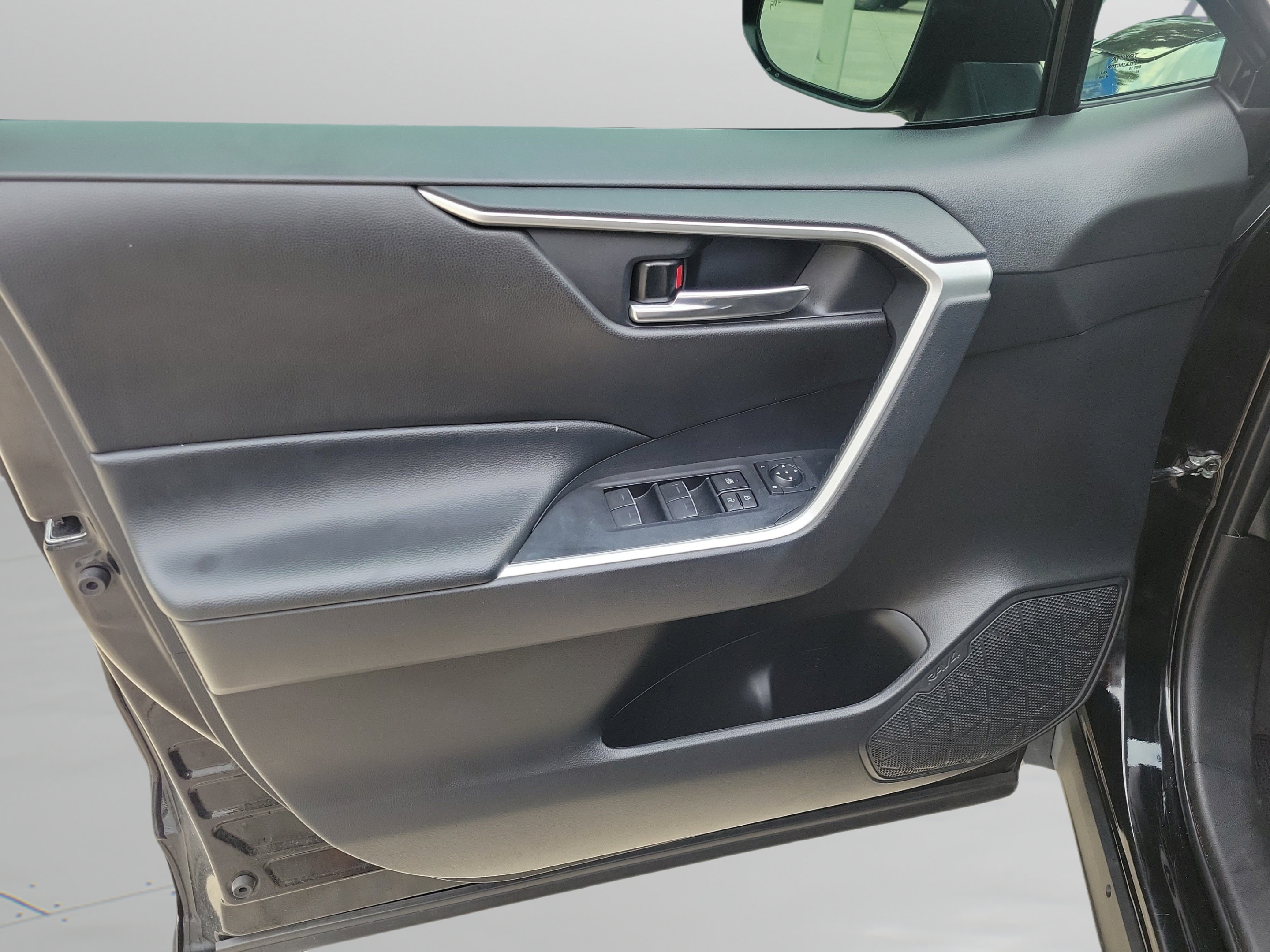 Used 2024 Toyota RAV4 XLE AWD/4WD image 6