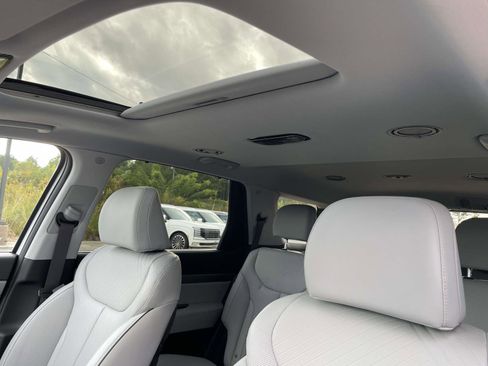 Certified 2025 Hyundai Palisade SEL image 15