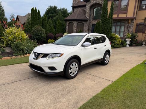 Used 2016 Nissan Rogue S FWD image 2