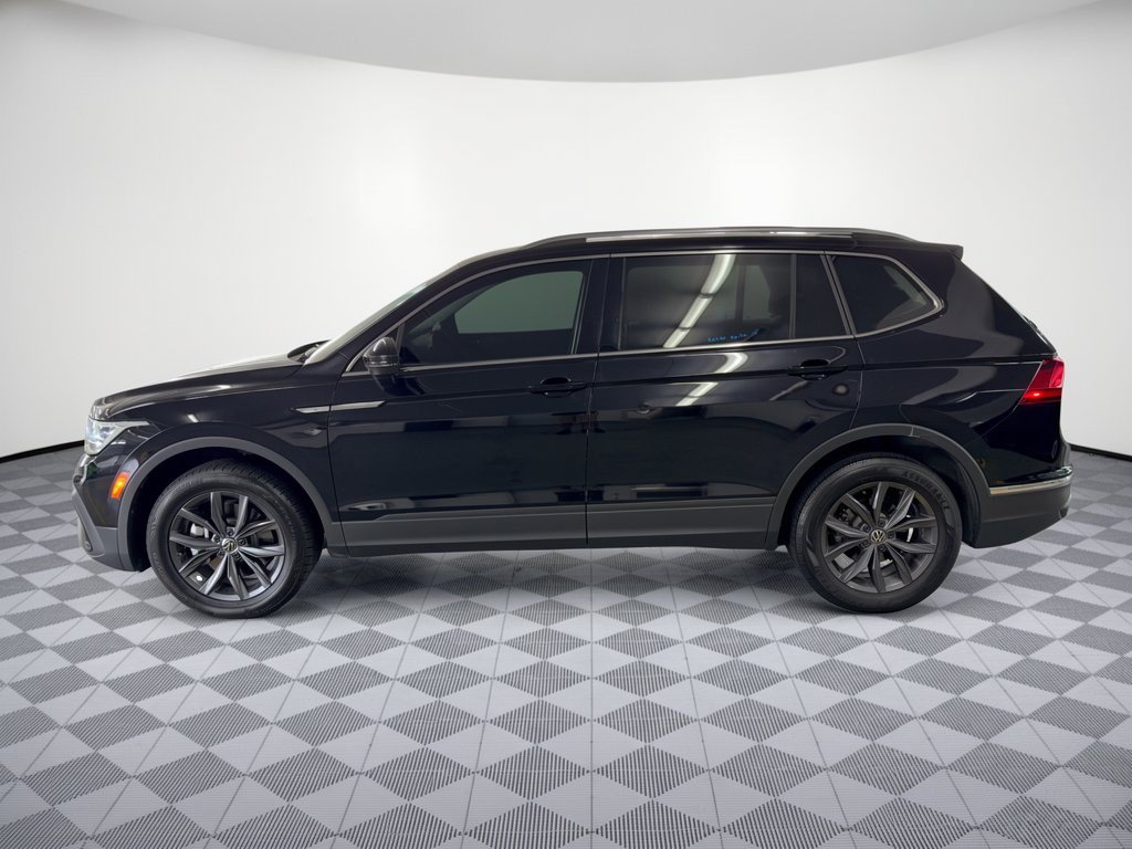 Used 2023 Volkswagen Tiguan SE FWD image 2