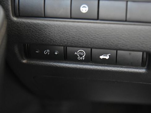 Used 2025 Nissan Rogue SV AWD/4WD image 31