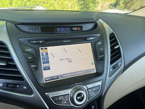 Used 2015 Hyundai Elantra Limited w/ Option Group 05 FWD image 17