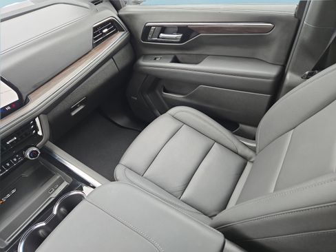 Used 2025 Chevrolet Tahoe LT w/ Comfort Package image 19