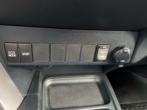 Used 2018 Toyota RAV4 XLE w/ Plus Extra Value Package image 20