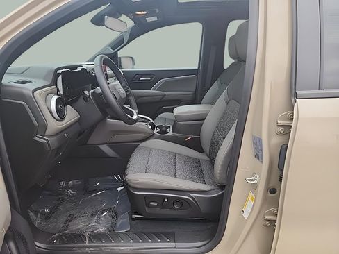 Used 2024 Chevrolet Colorado ZR2 w/ Technology Package AWD/4WD image 16