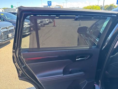 Used 2020 Toyota Highlander XLE image 40