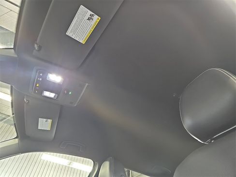 Used 2024 Volkswagen Atlas Cross Sport SE image 30