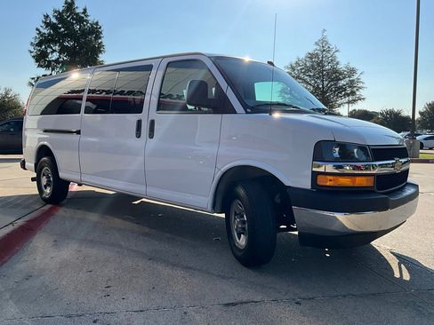 Used 2024 Chevrolet Express 3500 LT w/ LT Preferred Equipment Group image 5
