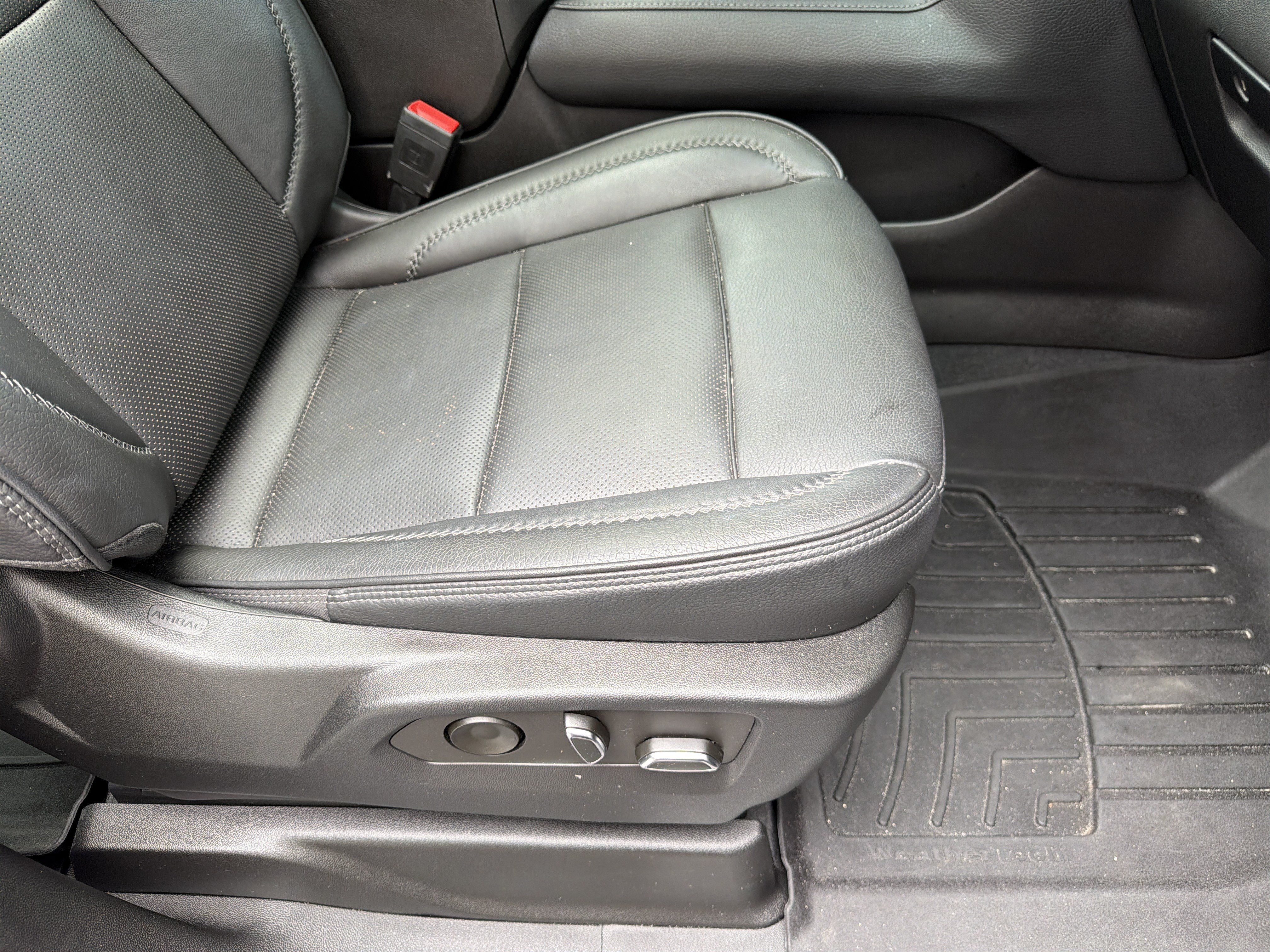Used 2022 GMC Yukon Denali RWD image 45
