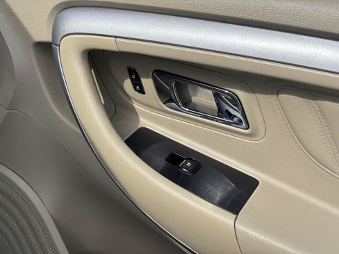 Used 2018 Ford Taurus SE FWD image 22