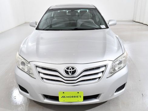 Used 2010 Toyota Camry SE image 3