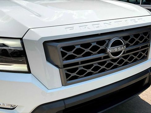 Used 2024 Nissan Frontier SL image 29