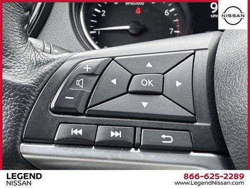 Used 2018 Nissan Rogue SL w/ Premium Package image 19