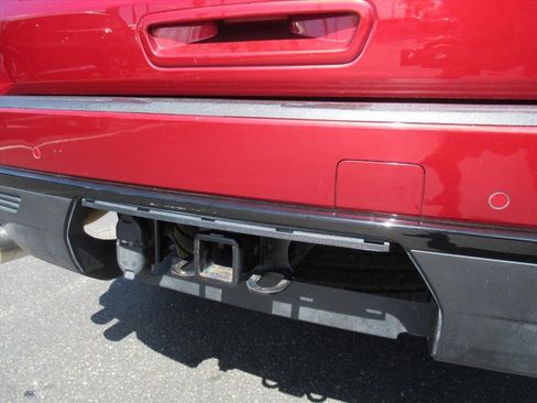 Certified 2024 Chevrolet Suburban Z71 w/ Off-Road Capability Package image 12