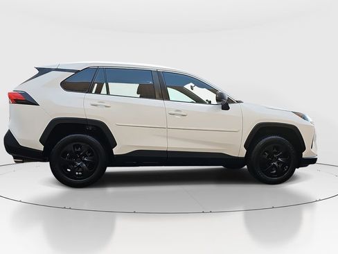 Certified 2022 Toyota RAV4 LE FWD image 4