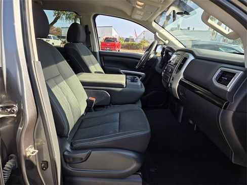 Used 2017 Nissan Titan SV image 25