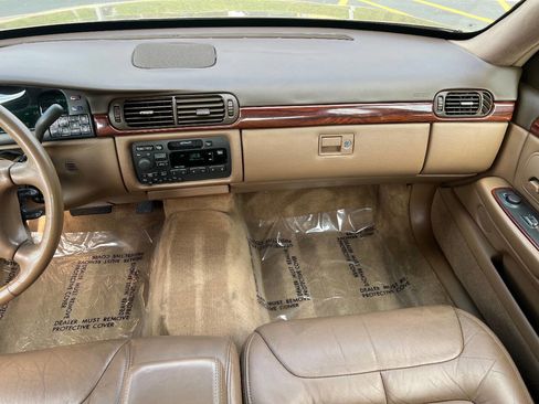 Used 1999 Cadillac De Ville w/ Comfort/Convenience Pkg image 30