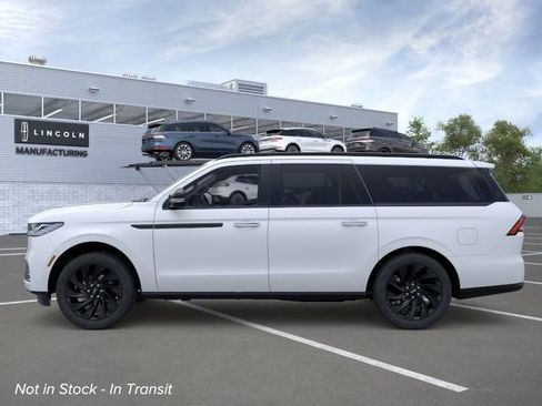 New 2026 Lincoln Navigator L Reserve AWD/4WD image 3