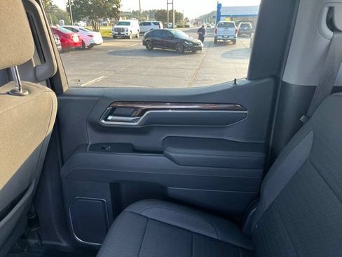 Used 2023 GMC Sierra 1500 SLE w/ Preferred Package AWD/4WD image 14