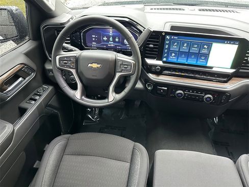 Used 2024 Chevrolet Silverado 1500 LT image 17