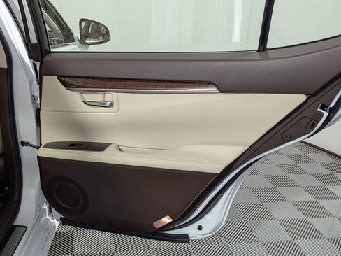 Used 2017 Lexus ES 350 w/ Premium Package image 40