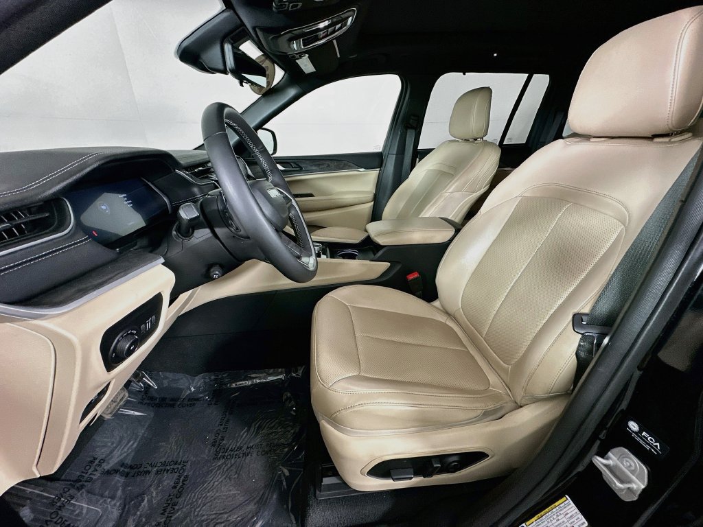 Certified 2024 Jeep Grand Cherokee Limited w/ Luxury Tech Group II AWD/4WD image 33
