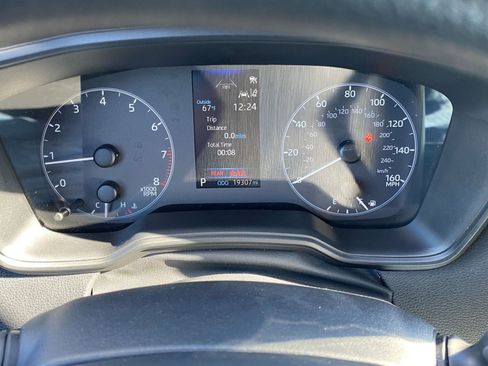 Used 2025 Toyota Corolla LE image 40