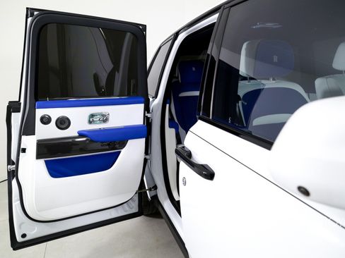 Used 2023 Rolls-Royce Cullinan Black Badge w/ Driver's Package image 30