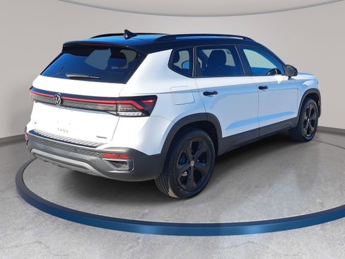 New 2026 Volkswagen Taos SE AWD/4WD image 5