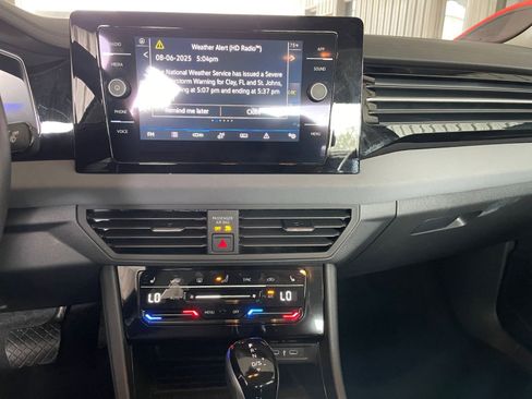 Used 2025 Volkswagen Jetta SE image 18
