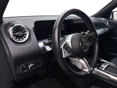 Used 2025 Mercedes-Benz GLB 250 4MATIC image 48