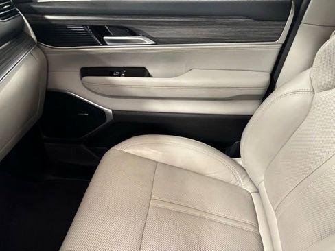 Used 2024 Jeep Wagoneer Series II w/ Flexible Seating Group RWD image 15