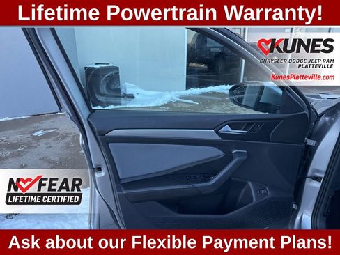 Used 2025 Volkswagen Jetta SE w/ Sunroof Package FWD image 11
