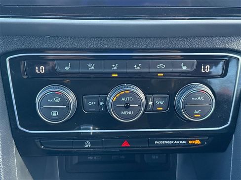 Used 2022 Volkswagen Atlas Cross Sport SEL R-Line image 17