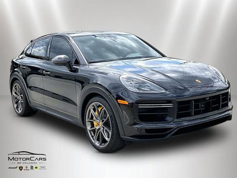 Used 2022 Porsche Cayenne Turbo GT image 2