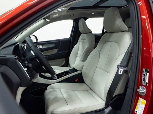 Used 2024 Volvo XC40 B5 Ultimate w/ Protection Package Premier image 9