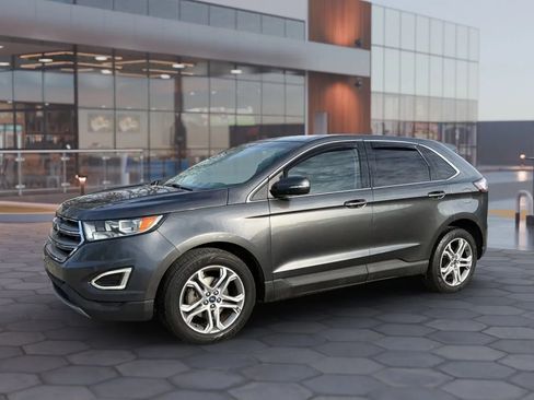 Used 2017 Ford Edge Titanium FWD image 2