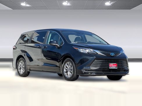 Used 2022 Toyota Sienna LE FWD image 7