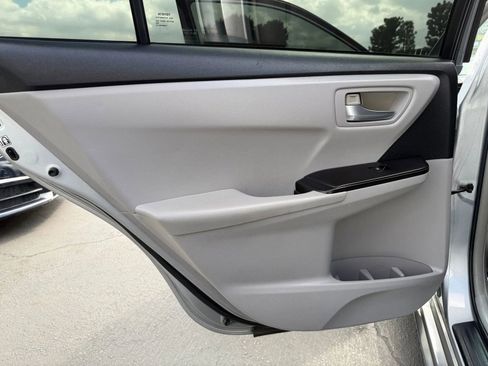 Used 2015 Toyota Camry LE FWD image 25