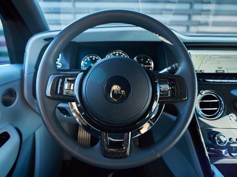 Used 2022 Rolls-Royce Cullinan Black Badge w/ Dark Exterior Package image 57