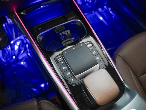 Certified 2022 Mercedes-Benz GLB 250 4MATIC image 19