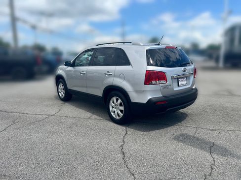 Used 2012 Kia Sorento LX w/ Convenience Pkg FWD image 4