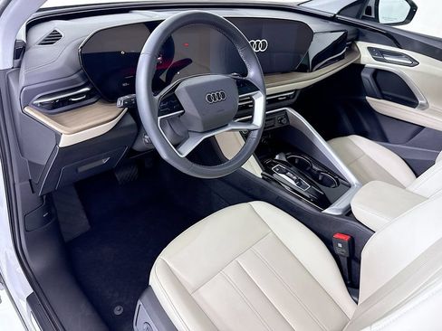 Certified 2025 Audi Q5 Premium AWD/4WD image 9
