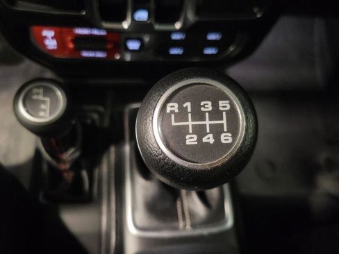 Used 2018 Jeep Wrangler Unlimited Rubicon image 18