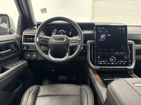 Used 2025 GMC Yukon XL Denali AWD/4WD image 23