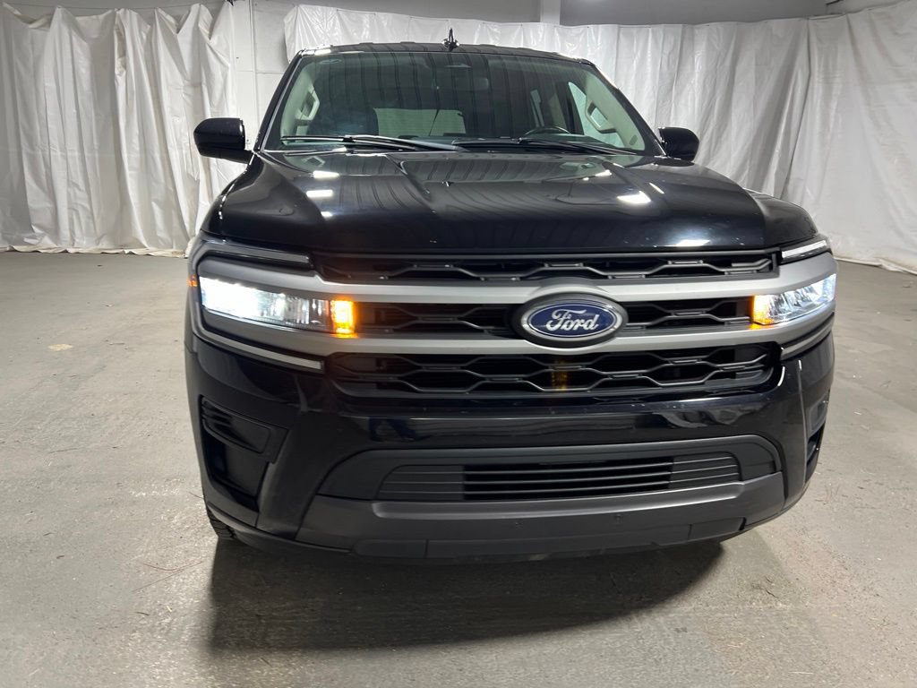 Used 2024 Ford Expedition XLT AWD/4WD image 2