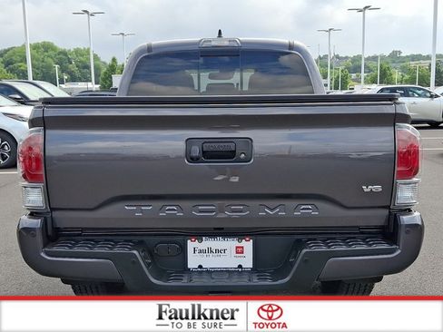 Used 2020 Toyota Tacoma TRD Off-Road w/ TRD Premium Off Road Package AWD/4WD image 5